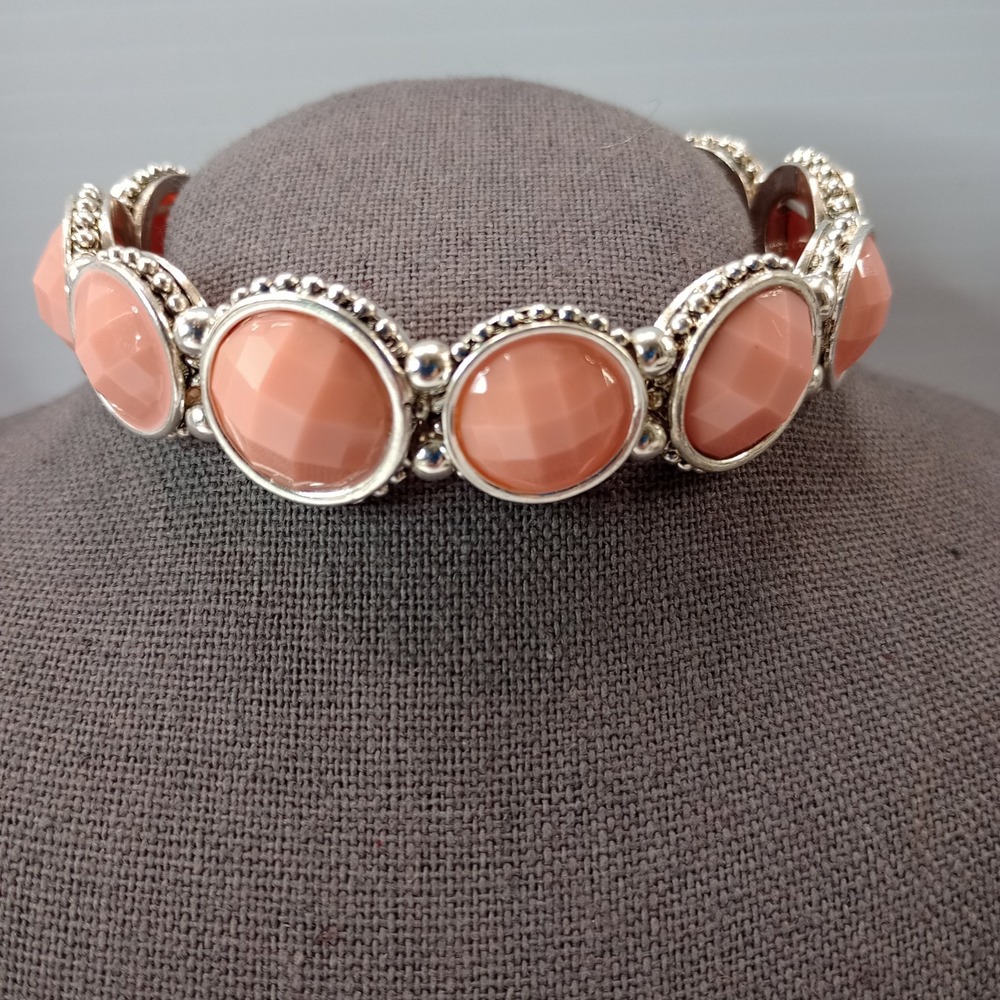 Napier Coral Pink Faceted Oval Bead Stretch Bracelet Silver Tone Beaded VTG Styl